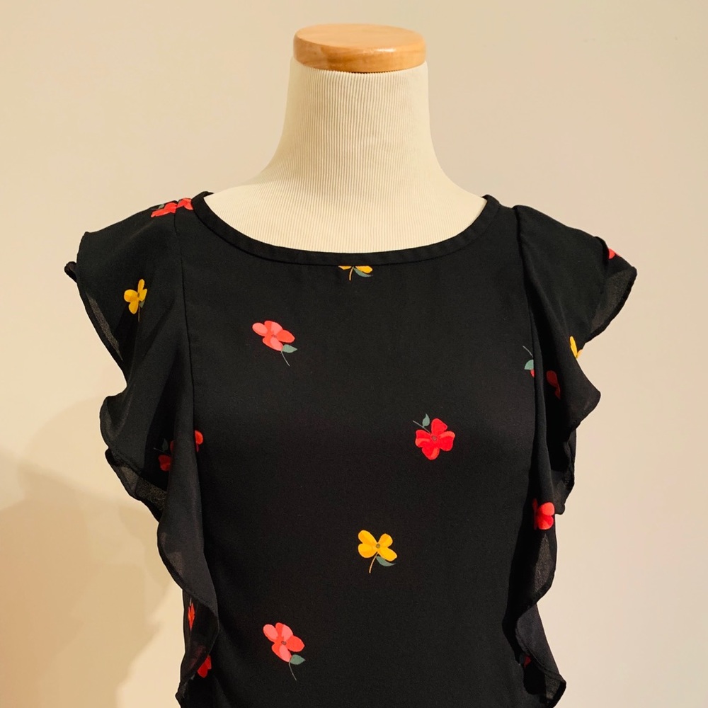 ⭕️  Ann Taylor Black Floral Sleeveless Shirt